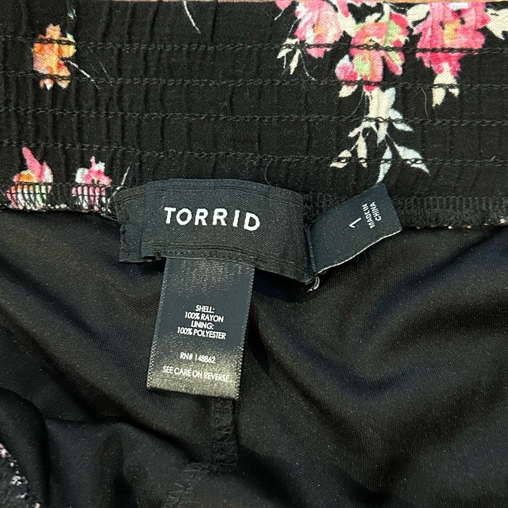 Torrid Black and Pink Floral Wide Leg Pants - Picture 6 of 8